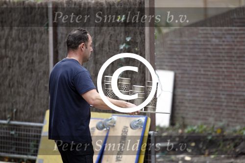 Amsterdam 7 november 2011
Nicolette v Dam en Bas Smit gaan verhuizen naar hun nieuwe huis.
Peter Smulders bv