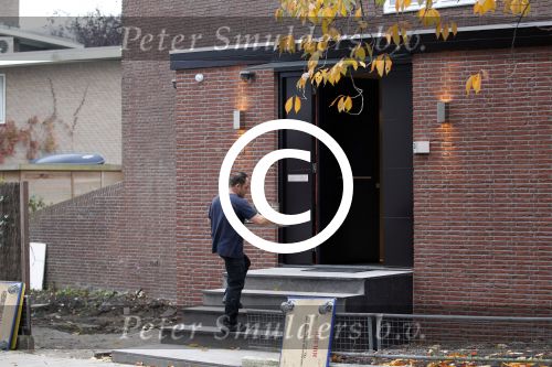 Amsterdam 7 november 2011
Nicolette v Dam en Bas Smit gaan verhuizen naar hun nieuwe huis.
Peter Smulders bv