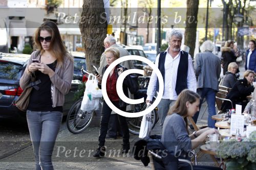 Amsterdam 4 november 2011
Pieter Storms en Nina Brink met dochter op de cornelis schuytstraat.
Peter Smulder bv