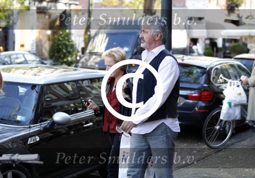 Amsterdam 4 november 2011
Pieter Storms en Nina Brink met dochter op de cornelis schuytstraat.
Peter Smulder bv