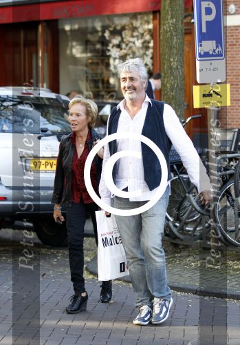 Amsterdam 4 november 2011
Pieter Storms en Nina Brink met dochter op de cornelis schuytstraat.
Peter Smulder bv