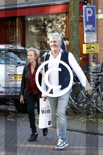 Amsterdam 4 november 2011
Pieter Storms en Nina Brink met dochter op de cornelis schuytstraat.
Peter Smulder bv
