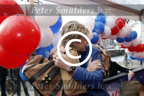 Amsterdam 26 november 2011
Premiere Dolfje Weerwolfje in carre. Paul v Loon met Prinses Laurentien Prins Constantijn en hun kinderen Aloise Claus Cazimir en ...
Peter Smulders bv