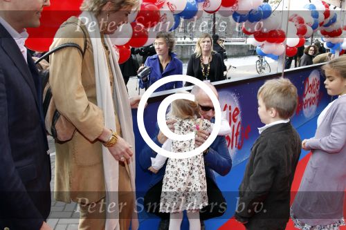 Amsterdam 26 november 2011
Premiere Dolfje Weerwolfje in carre. Paul v Loon met Prinses Laurentien Prins Constantijn en hun kinderen Aloise Claus Cazimir en ...
Peter Smulders bv