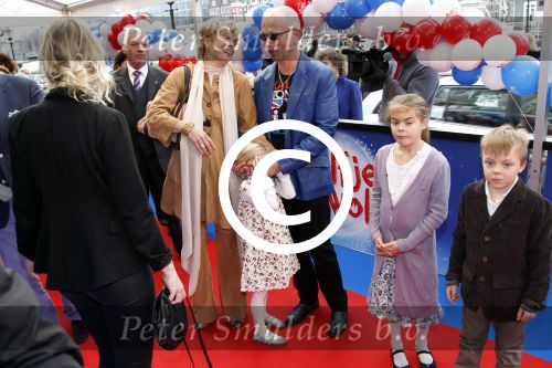 Amsterdam 26 november 2011
Premiere Dolfje Weerwolfje in carre. Paul v Loon met Prinses Laurentien Prins Constantijn en hun kinderen Aloise Claus Cazimir en ...
Peter Smulders bv