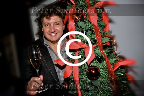 BAARN - In Restaurant Vuur is de perspresentatie gehouden van de nieuwe kerst cd genaamd Christmas Duets.  Met op de foto zanger Rene Froger. FOTO PETER SMULDERS BV