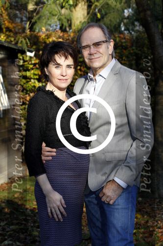 Ede 14 november 2011
Rob de Nijs en zijn zwangere vrouw Henriette bij hun thuis in de tuin.
Peter Smulders bv