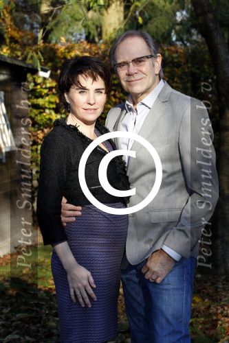 Ede 14 november 2011
Rob de Nijs en zijn zwangere vrouw Henriette bij hun thuis in de tuin.
Peter Smulders bv