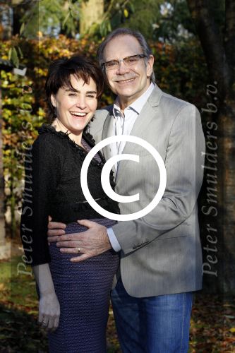 Ede 14 november 2011
Rob de Nijs en zijn zwangere vrouw Henriette bij hun thuis in de tuin.
Peter Smulders bv
