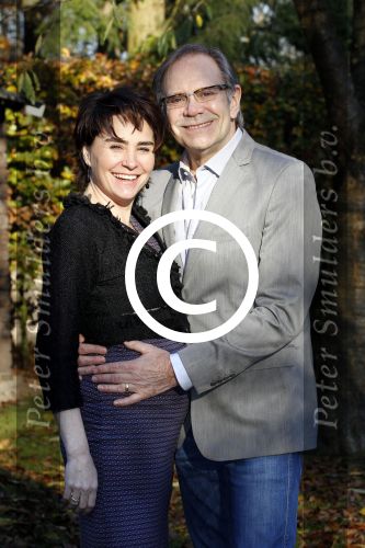 Ede 14 november 2011
Rob de Nijs en zijn zwangere vrouw Henriette bij hun thuis in de tuin.
Peter Smulders bv