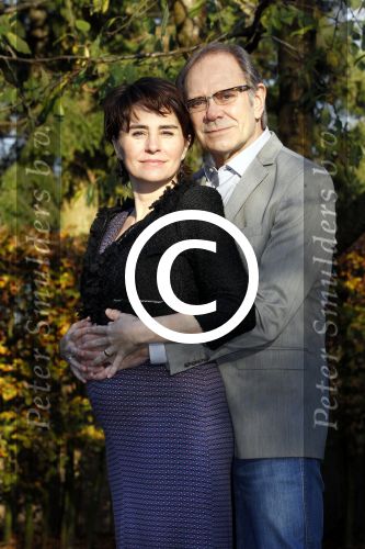 Ede 14 november 2011
Rob de Nijs en zijn zwangere vrouw Henriette bij hun thuis in de tuin.
Peter Smulders bv