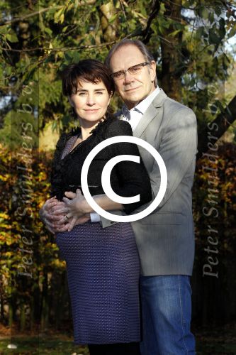 Ede 14 november 2011
Rob de Nijs en zijn zwangere vrouw Henriette bij hun thuis in de tuin.
Peter Smulders bv
