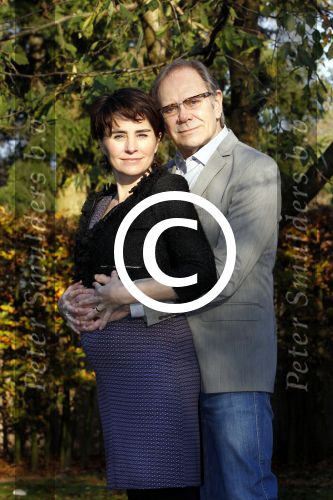 Ede 14 november 2011
Rob de Nijs en zijn zwangere vrouw Henriette bij hun thuis in de tuin.
Peter Smulders bv