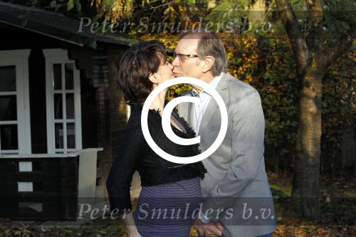 Ede 14 november 2011
Rob de Nijs en zijn zwangere vrouw Henriette bij hun thuis in de tuin.
Peter Smulders bv