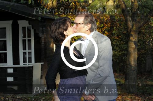 Ede 14 november 2011
Rob de Nijs en zijn zwangere vrouw Henriette bij hun thuis in de tuin.
Peter Smulders bv