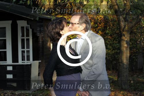 Ede 14 november 2011
Rob de Nijs en zijn zwangere vrouw Henriette bij hun thuis in de tuin.
Peter Smulders bv