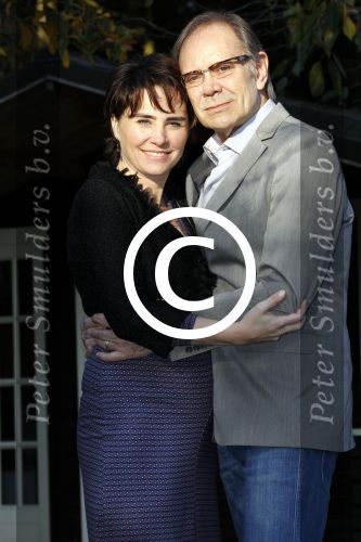 Ede 14 november 2011
Rob de Nijs en zijn zwangere vrouw Henriette bij hun thuis in de tuin.
Peter Smulders bv