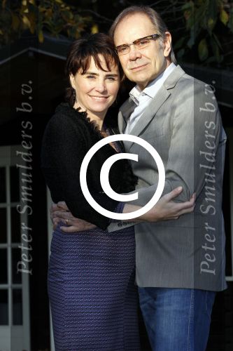 Ede 14 november 2011
Rob de Nijs en zijn zwangere vrouw Henriette bij hun thuis in de tuin.
Peter Smulders bv