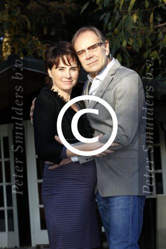 Ede 14 november 2011
Rob de Nijs en zijn zwangere vrouw Henriette bij hun thuis in de tuin.
Peter Smulders bv