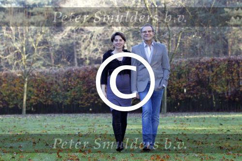 Ede 14 november 2011
Rob de Nijs en zijn zwangere vrouw Henriette bij hun thuis in de tuin.
Peter Smulders bv