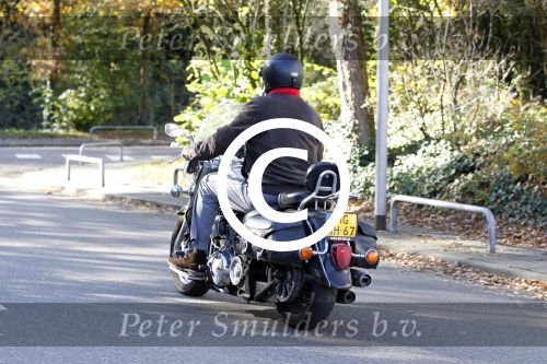 Hilversum 4 november 2011
Perspresentatie omroep Max op het mediapark. Ron Brandsteder op motor
Peter Smulders bv
