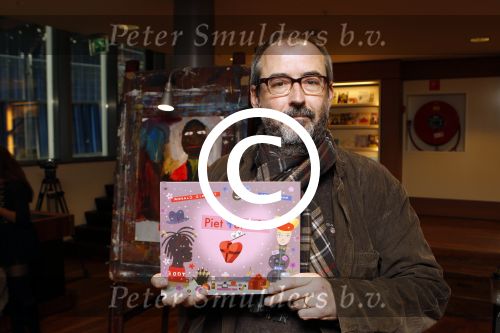 Amsterdam 14 november 2011
Presentatie Douwe Egberts sinterklaasboeken vak Yvon Jaspers Arjan Ederveen en Ronald Giphart gepresentaeerd door Renate Verbaan in de bibliotheek van Amsterdam.
Peter Smulders bv