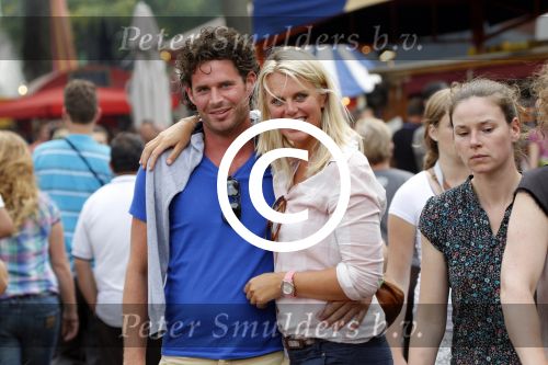 Amsterdam 21 augustus 2011
Sanne heijen met nieuwe vriend op het parade festival.
Peter Smulders bv