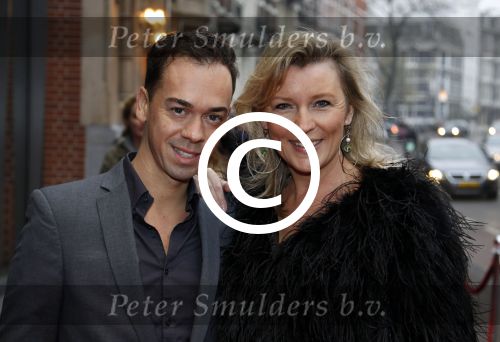 Amsterdam 20 november 2011
Premiere de eetclub in het nieuwe de la mar theater. Saskia Noort met een kennis
Peter Smulders bv