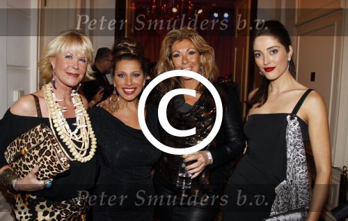 Amsterdam 24 november 2011
Uitreiking Beau monde awards in het Amstel hotel. Sheila de Vries Esther Oosterbeek en Betty
Peter Smulders bv