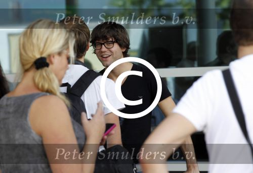 Schiphol en Sint maarten 8 november 2011
Vertrek en aankomst gasten huwelijk Lisa en Jan Smit. Simon Keizer met vriendin
Peter Smulders bv