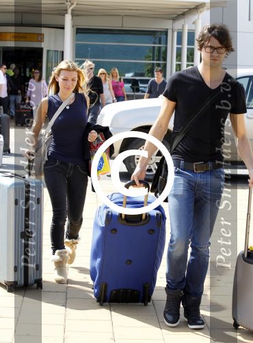 Schiphol en Sint maarten 8 november 2011
Vertrek en aankomst gasten huwelijk Lisa en Jan Smit. Simon Keizer met vriendin
Peter Smulders bv