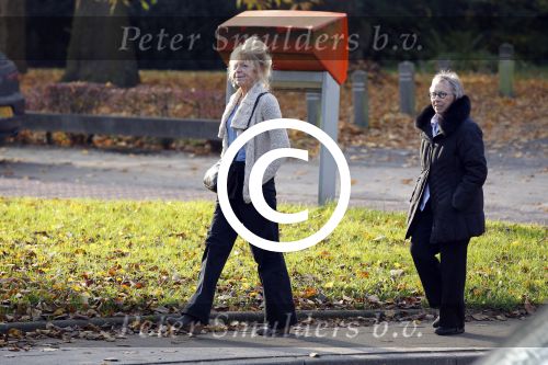 Hilversum 1 november 2011
Sonja Barend met een kennis op terras bij de jonge haan.
Peter Smulders bv