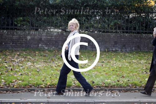 Hilversum 1 november 2011
Sonja Barend met een kennis op terras bij de jonge haan.
Peter Smulders bv