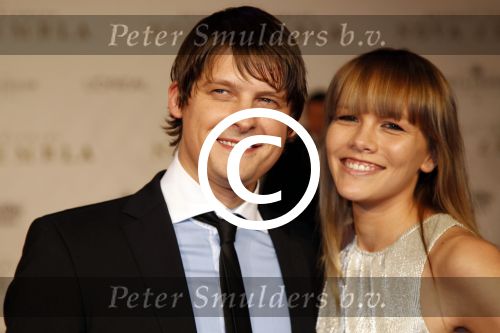 Amsterdam 21 november 2011
Premiere Nova Zembla in het RAI theater. De film is geregisseerd door Reinout Oerlemans en Robert de Hoog en Doutzen Kroes spelen de hoofdrollen.
Prinses Maxima en prins Wilem Alexander zijn de eregasten. Teun Kuilboer met vriendin
Peter Smulders bv