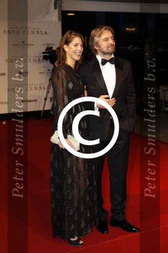 Amsterdam 21 november 2011
Premiere Nova Zembla in het RAI theater. De film is geregisseerd door Reinout Oerlemans en Robert de Hoog en Doutzen Kroes spelen de hoofdrollen.
Prinses Maxima en prins Wilem Alexander zijn de eregasten. Victor Reinier met vriendin
Peter Smulders bv