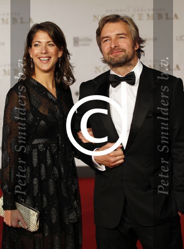 Amsterdam 21 november 2011
Premiere Nova Zembla in het RAI theater. De film is geregisseerd door Reinout Oerlemans en Robert de Hoog en Doutzen Kroes spelen de hoofdrollen.
Prinses Maxima en prins Wilem Alexander zijn de eregasten. Victor Reinier met vriendin
Peter Smulders bv