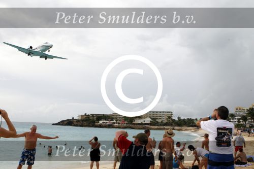 Sint maarten 9 november 2011
Laag overkomende vliegtuigen bij strand op sint maarten.
Peter Smulders bv