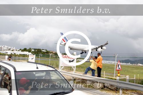 Sint maarten 9 november 2011
Laag overkomende vliegtuigen bij strand op sint maarten.
Peter Smulders bv