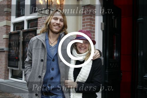 Amsterdam 20 november 2011
Wende Snijders met vriend op het leidse plein.
Peter Smulders bv