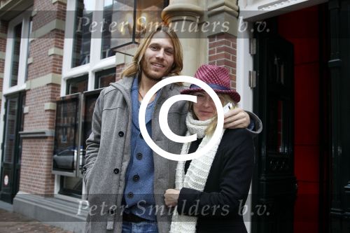 Amsterdam 20 november 2011
Wende Snijders met vriend op het leidse plein.
Peter Smulders bv