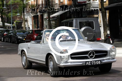 Amsterdam 20 augustus 2011
Wesly Bronkhorst met zijn vriendin Renee Gunning in Mercedes cabrio.
Peter Smulders bv