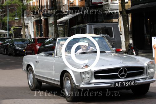 Amsterdam 20 augustus 2011
Wesly Bronkhorst met zijn vriendin Renee Gunning in Mercedes cabrio.
Peter Smulders bv