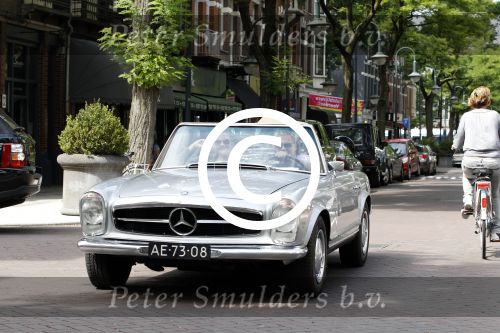 Amsterdam 20 augustus 2011
Wesly Bronkhorst met zijn vriendin Renee Gunning in Mercedes cabrio.
Peter Smulders bv