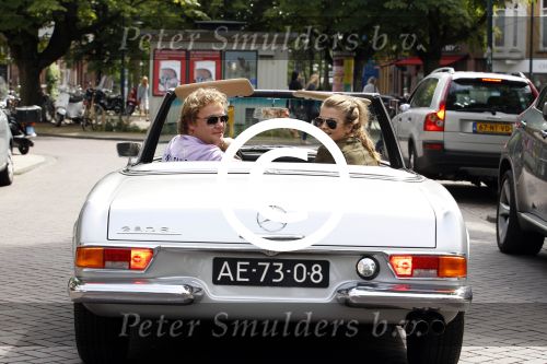 Amsterdam 20 augustus 2011
Wesly Bronkhorst met zijn vriendin Renee Gunning in Mercedes cabrio.
Peter Smulders bv