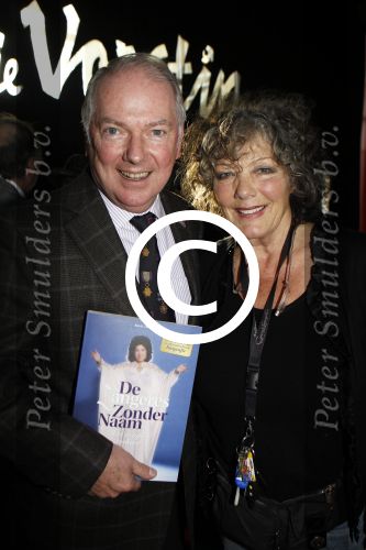 Hilversum 15 november 2011
Presentatie boek van de Zangeres zonder Naam geschreven door Ben Holthuis. Willeke v Ammelrooy met Ronnie Tober
Peter Smulders bv