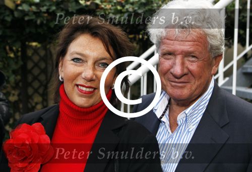 Hilversum 1 november 2011
Presentatie boek Bert Kremer bij de jonge haan. Willibrord Frequin met vriendin
Peter Smulders bv
