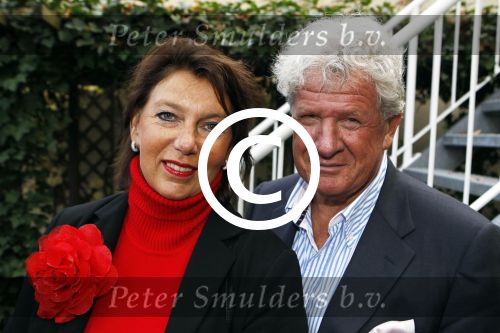 Hilversum 1 november 2011
Presentatie boek Bert Kremer bij de jonge haan. Willibrord Frequin met vriendin
Peter Smulders bv