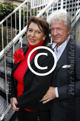 Hilversum 1 november 2011
Presentatie boek Bert Kremer bij de jonge haan. Willibrord Frequin met vriendin
Peter Smulders bv