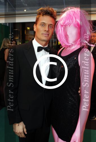 Scheveningen 6 november 2011
Premiere Wicked in het circustheater. Winston Post met mysterieuze dame
Peter Smulders bv