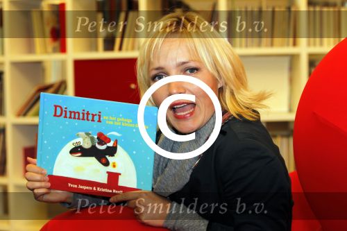 Amsterdam 14 november 2011
Presentatie Douwe Egberts sinterklaasboeken vak Yvon Jaspers Arjan Ederveen en Ronald Giphart gepresentaeerd door Renate Verbaan in de bibliotheek van Amsterdam.
Peter Smulders bv